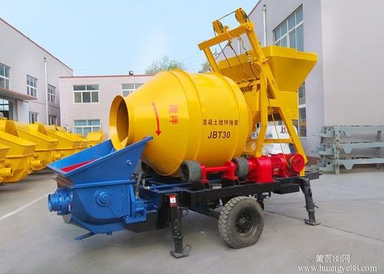 China Hohe Leistungsfähigkeits-tragbare Betonpumpe 40m3/Hr mit 4 hydraulischen Steuerstützbeinen fournisseur